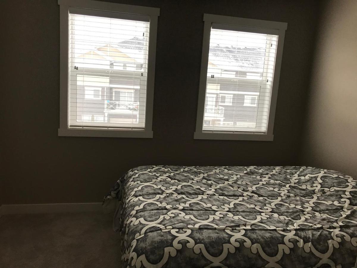 Home Stay! Calgary Luaran gambar